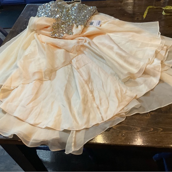 Mac Duggal Asymmetrical Silver and Cream Gown with Slit - Picture 9 of 9